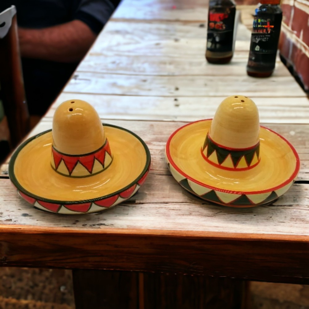 Giftcos Mexico Sombrero Hat Table Top Dining Salt & Pepper Shakers Vintage